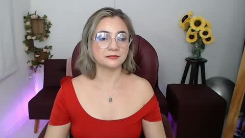 Snapshot of lilly_milf chatting on May 14, 2026, 3:19 pm Lilly online show from May 14, 2026, 3:19 pm