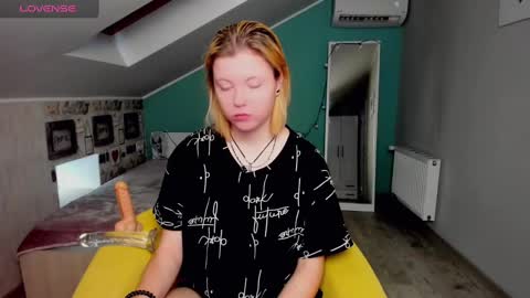 Lilly Depp online show from December 19, 2024, 1:07 pm