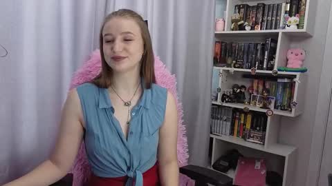 Snapshot of lillyfan_x chatting on October 12, 2025, 4:44 am LillyFan X online show from October 12, 2025, 4:44 am