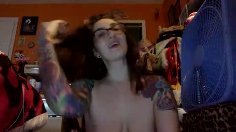 Snapshot of lillylushabae chatting on September 13, 2025, 11:04 pm hi guys im back on here 3 online show from September 13, 2025, 11:04 pm