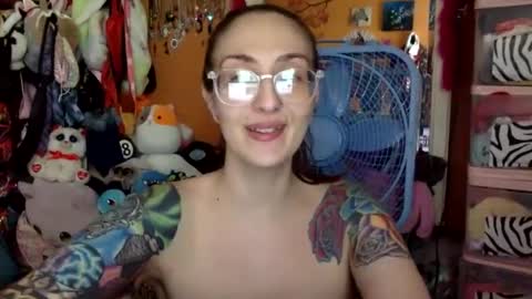 Snapshot of lillylushabae chatting on October 7, 2025, 7:33 pm hi guys im back on here 3 online show from October 7, 2025, 7:33 pm