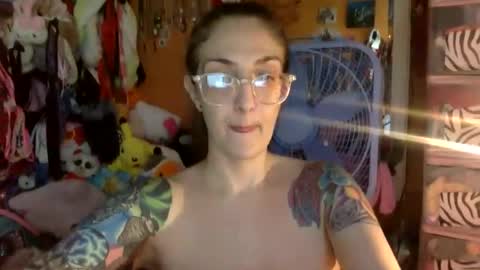 Snapshot of lillylushabae chatting on October 20, 2025, 9:15 pm hi guys im back on here 3 online show from October 20, 2025, 9:15 pm