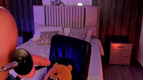 Snapshot of lillyortiz_ chatting on February 4, 2026, 11:27 am Lilly Ortiz online show from February 4, 2026, 11:27 am