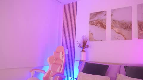 Lilly Thompson  online show from February 2, 2026, 11:03 pm