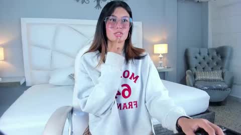 Snapshot of lillywills chatting on October 7, 2025, 4:31 am Lilly online show from October 7, 2025, 4:31 am