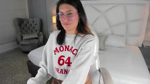 Snapshot of lillywills chatting on October 15, 2025, 4:23 am Lilly online show from October 15, 2025, 4:23 am