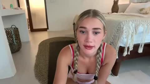 Snapshot of lillyyfaithh chatting on April 18, 2026, 4:05 am lilly online show from April 18, 2026, 4:05 am