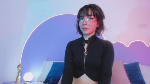 Lilou online show from December 10, 2024, 2:28 pm