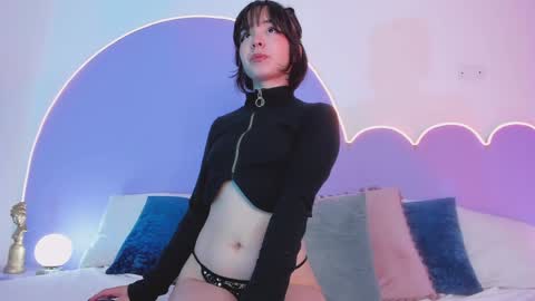Lilou online show from December 10, 2024, 5:33 pm
