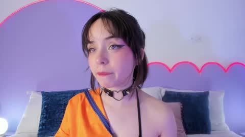 Lilou online show from February 7, 2025, 2:47 pm