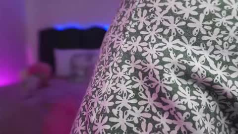 Lilou online show from March 3, 2026, 12:22 pm