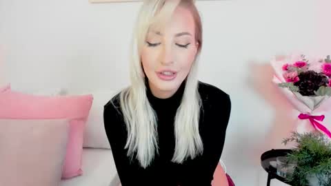 Lilou  online show from November 4, 2025, 12:26 pm