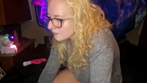 LilPies  online show from November 30, 2025, 6:06 am