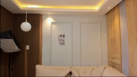 lilr_ online show from December 16, 2024, 5:43 pm
