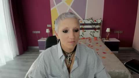 Lilu online show from October 7, 2025, 5:37 am