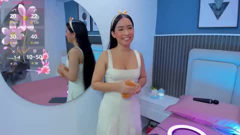  lily  online show from November 19, 2025, 3:39 am