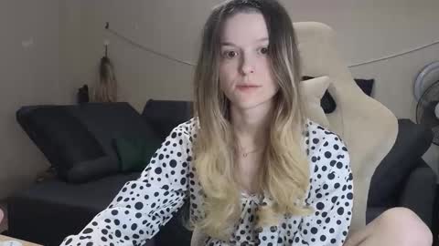 lily_and_jake online show from December 1, 2025, 2:49 am