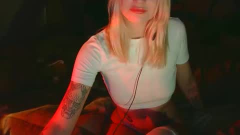 lily_angel777 online show from January 14, 2026, 8:25 pm