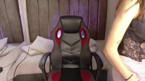 Lily online show from November 10, 2025, 3:38 am