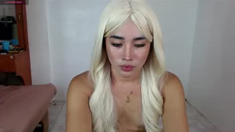 Snapshot of lily_darling chatting on October 18, 2025, 5:21 am Lily Darling online show from October 18, 2025, 5:21 am