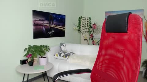 Lily online show from November 14, 2025, 4:55 am