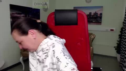 Lily online show from June 11, 2026, 4:54 am