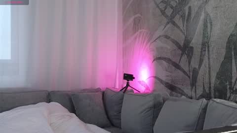 Lily online show from December 4, 2024, 6:22 am