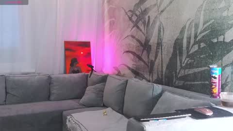 Lily online show from December 9, 2024, 1:13 pm