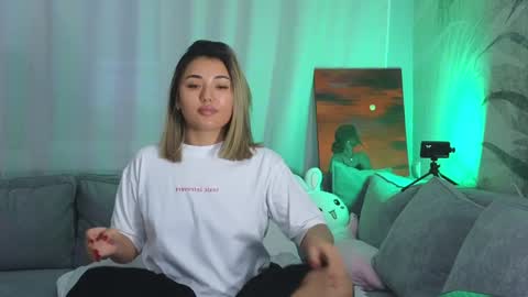 Lily online show from January 19, 2025, 5:05 am