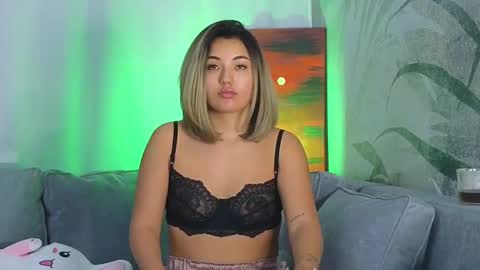 Lily online show from February 9, 2025, 4:18 pm