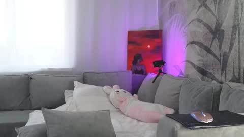 Lily online show from March 2, 2025, 6:05 am