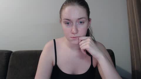 Snapshot of lily_love_x chatting on December 12, 2024, 2:26 am lily_love_x online show from December 12, 2024, 2:26 am