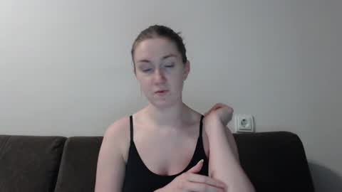 Snapshot of lily_love_x chatting on January 27, 2025, 11:43 pm lily_love_x online show from January 27, 2025, 11:43 pm