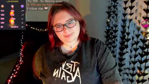 Snapshot of lily_lu_one chatting on October 11, 2025, 10:30 pm Elina online show from October 11, 2025, 10:30 pm