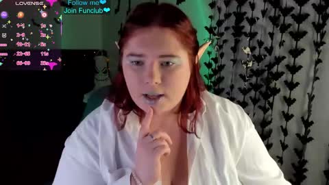 Snapshot of lily_lu_one chatting on October 28, 2025, 11:29 pm Elina online show from October 28, 2025, 11:29 pm