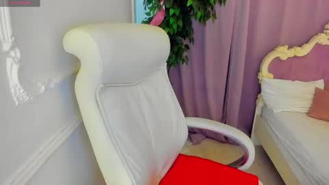 Snapshot of lily_merlin chatting on April 25, 2026, 5:54 am Lily online show from April 25, 2026, 5:54 am