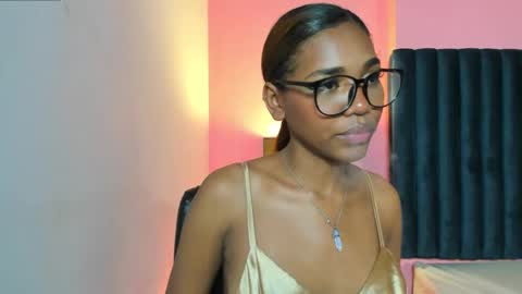 Lily Miiller online show from February 7, 2025, 7:38 pm