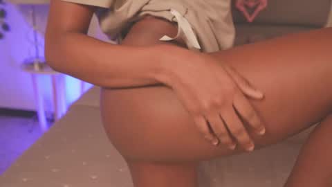 Lily Miiller online show from November 26, 2025, 8:43 pm