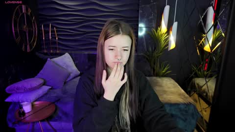 Lily online show from January 19, 2025, 6:53 am