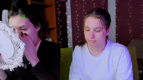 Lily online show from November 5, 2025, 7:25 pm