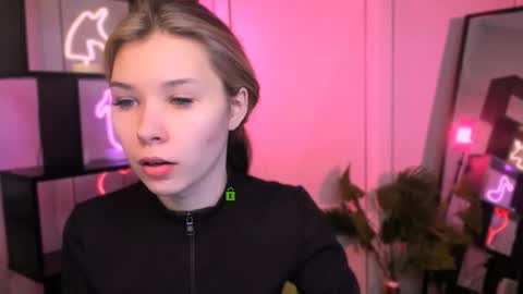 Lily online show from December 1, 2025, 7:19 pm