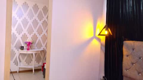 Snapshot of lily_rousee_ chatting on October 10, 2025, 12:59 pm Lily Lauren online show from October 10, 2025, 12:59 pm