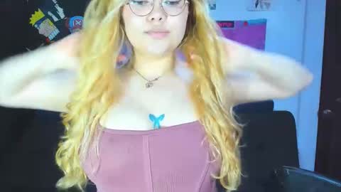 Snapshot of lily_stone04 chatting on April 20, 2026, 5:21 am lily_stone04 online show from April 20, 2026, 5:21 am