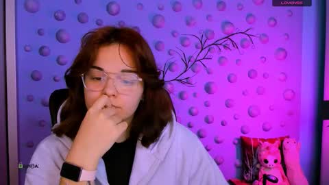 ur Lily  online show from February 3, 2026, 10:09 am