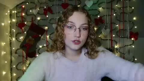 small lily online show from December 18, 2025, 6:25 pm