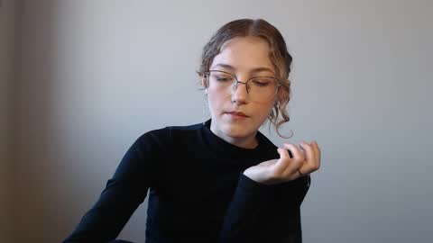 Snapshot of lily_tayberry chatting on March 3, 2026, 1:17 pm small lily online show from March 3, 2026, 1:17 pm