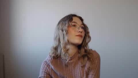 Snapshot of lily_tayberry chatting on March 5, 2026, 1:18 pm small lily online show from March 5, 2026, 1:18 pm