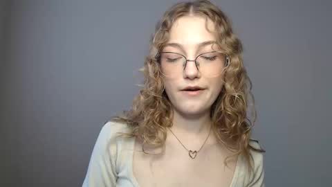 Snapshot of lily_tayberry chatting on March 11, 2026, 1:17 pm small lily online show from March 11, 2026, 1:17 pm