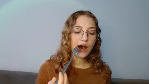 Snapshot of lily_tayberry chatting on March 15, 2026, 9:15 am small lily online show from March 15, 2026, 9:15 am