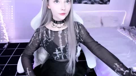 Lily online show from November 15, 2025, 7:21 pm